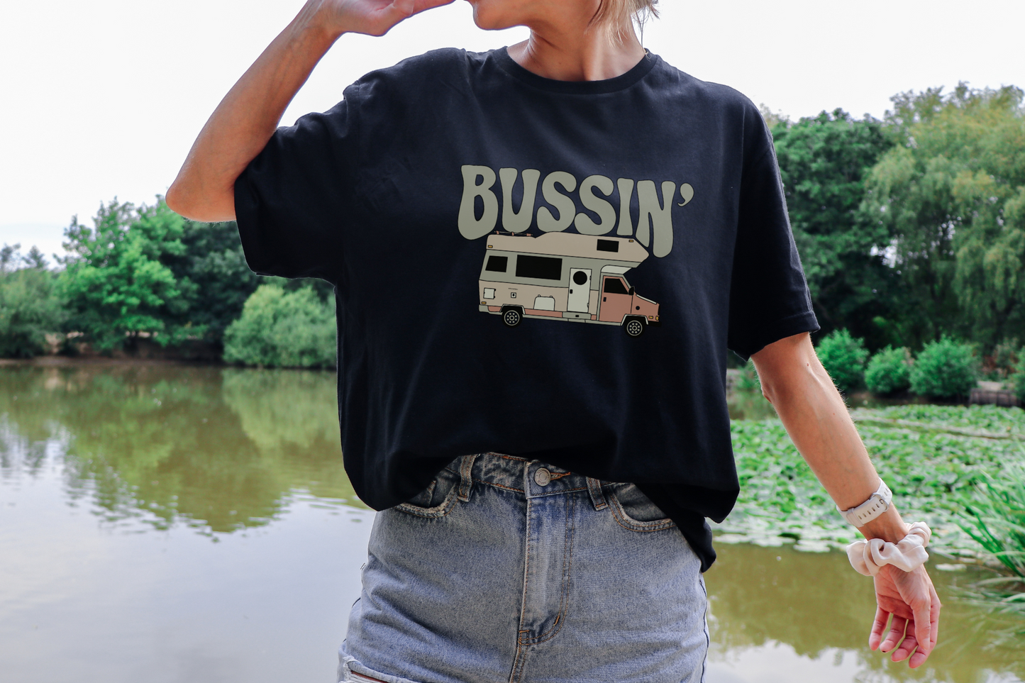 Bussin RV - T Shirt